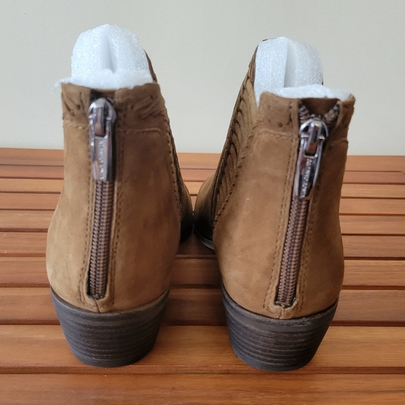 NIB Vince Camuto Pippsy Pumpernickel True Suede Bootie Size 8 Wide - Picture 5 of 7
